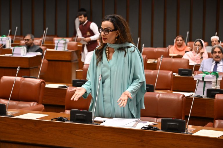 Pakistan Hails Iran-US Peace Role, Slams Budget Gaps